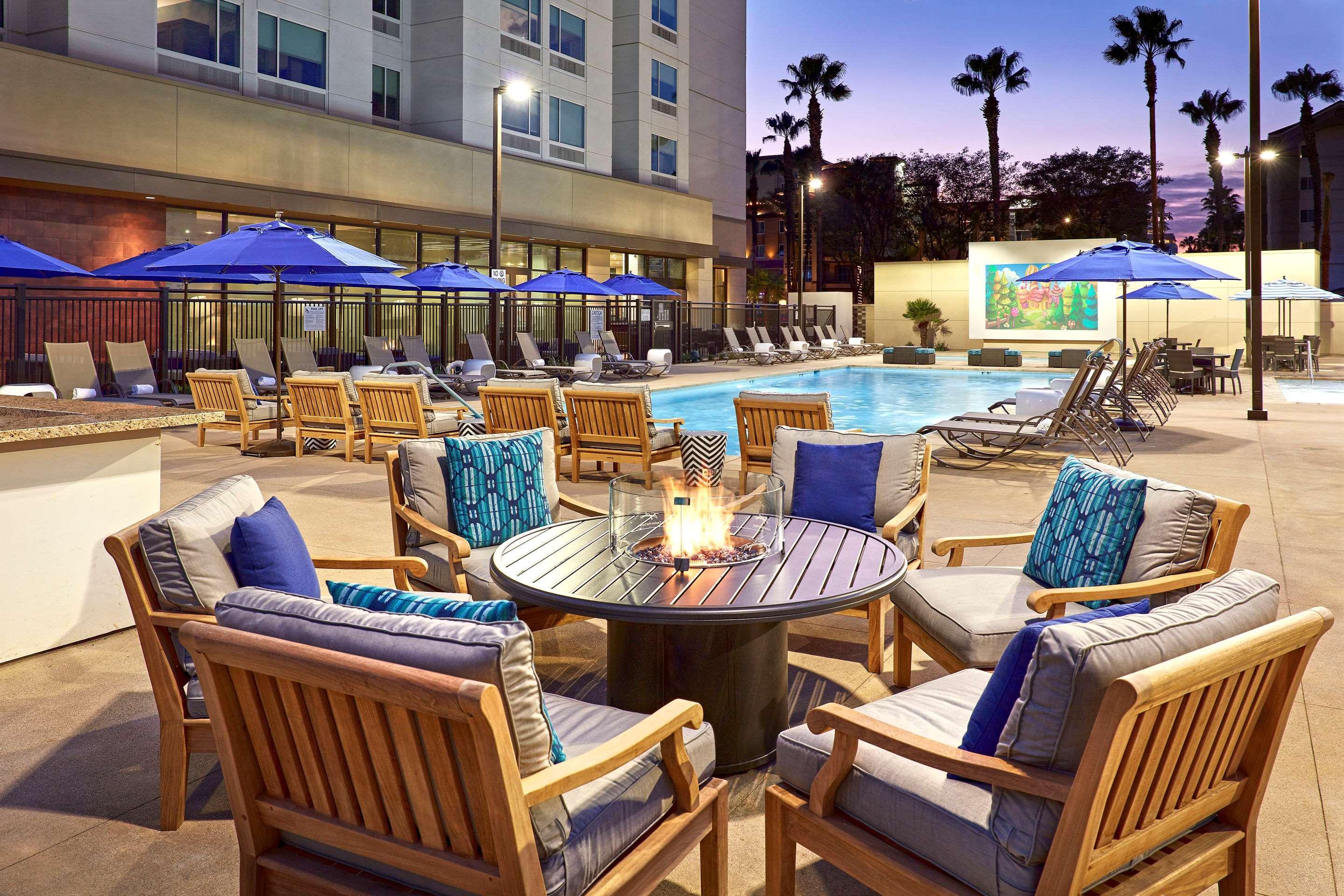 Cambria Hotel & Suites Anaheim Resort Area Extérieur photo